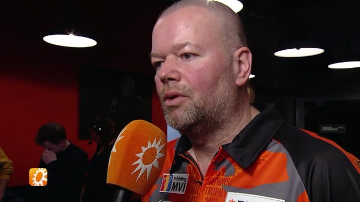 Raymond van Barneveld officieel met dartspensioen