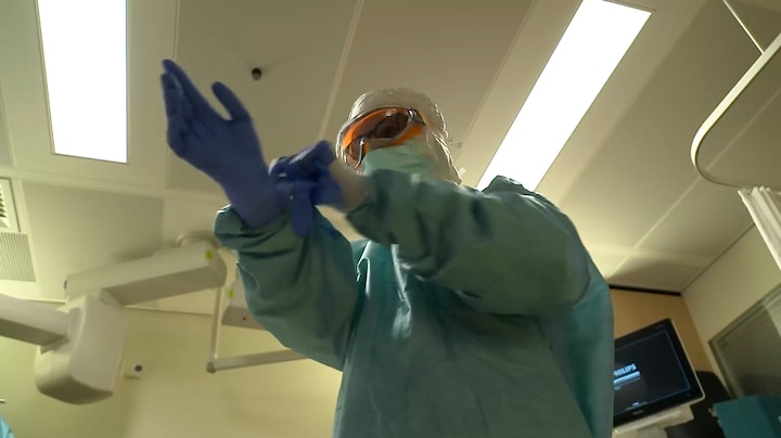 Met deze kleding kunnen artsen veilig ebolapatiënt behandelen