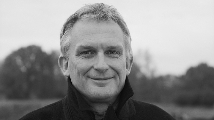 'Hoogleraar van de satire': dit was Wim de Bie (83)