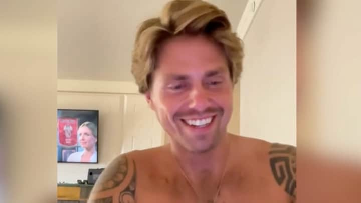 André Hazes steekt de draak met documentairemakers 