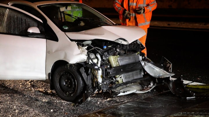 Glibberen en glijden op spekgladde wegen in Noord-Nederland