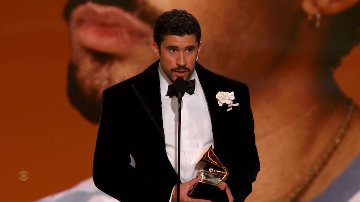 'ICE, wegwezen!': minuut applaus voor Bad Bunny na statement op Grammy's