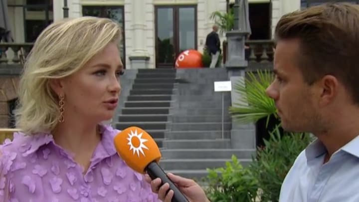 Maxime weigert vragen over Caroline: 'Wat ben jij een klier!'