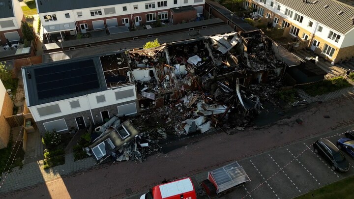 Dronebeelden laten ravage zien na verwoestende woningbrand Didam
