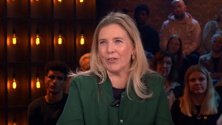 Lege schappen in supermarkten door winters weer