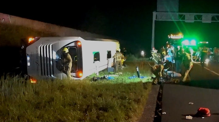 Enorme ravage op A28 na ongeluk met touringcar