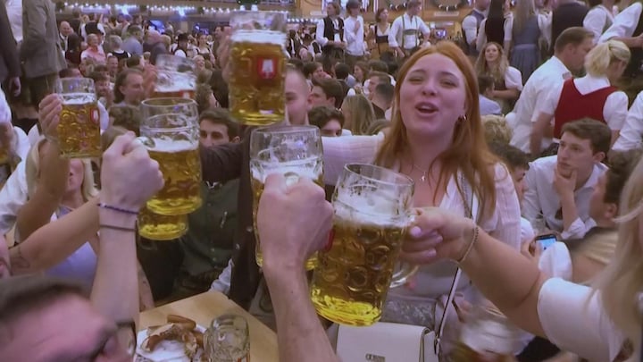 'Bier, bratwurst en pretzels': Duits Oktoberfest losgebarsten