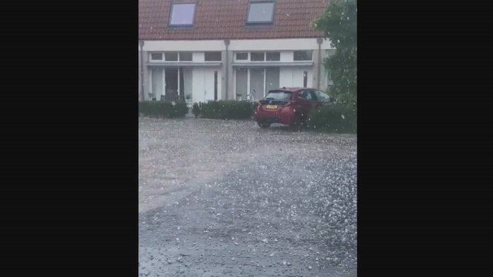 Onweer, hagel en wateroverlast: noodweer trekt over Nederland