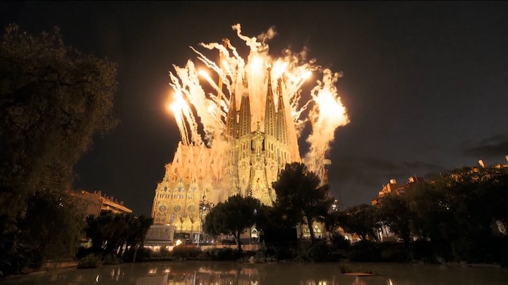 Spektakel in Barcelona: vuurwerkshow na inzegening Sagrada Familia