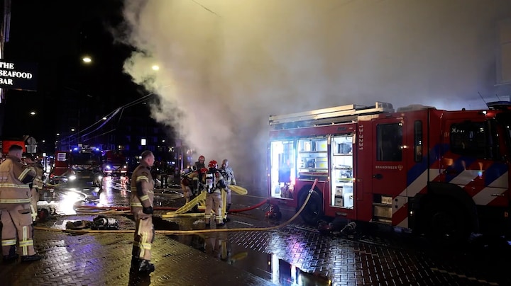 Grote brand in Amsterdamse Pijp, meerdere mensen naar ziekenhuis