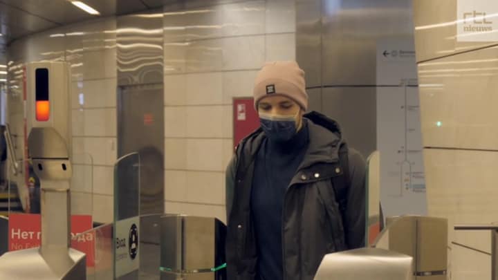Betalen met gezichtsherkenning in metro Moskou: 'Schadelijk en gevaarlijk'