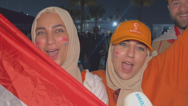 Uitzinnige Oranjefans in Qatar: 'Van Gaal gaat ons de wereldbeker geven'
