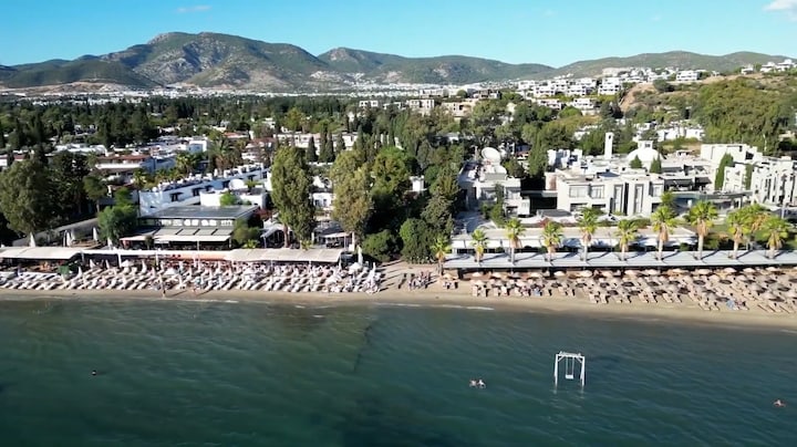 IJsje voor 9 euro: Turkse stranden blijven leeg door torenhoge inflatie