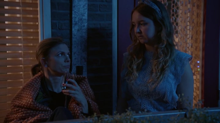 Demi verstopt zich voor Pim