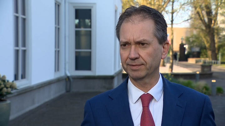 Minister Van Hijum kwaad over lekken brief pensioenplan: 'Ik ga aangifte doen'
