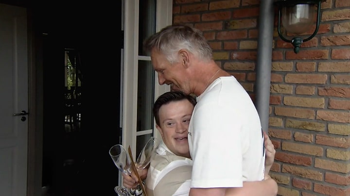 Wesley van Klink viert Televizier-Ring nominatie met Barry Atsma