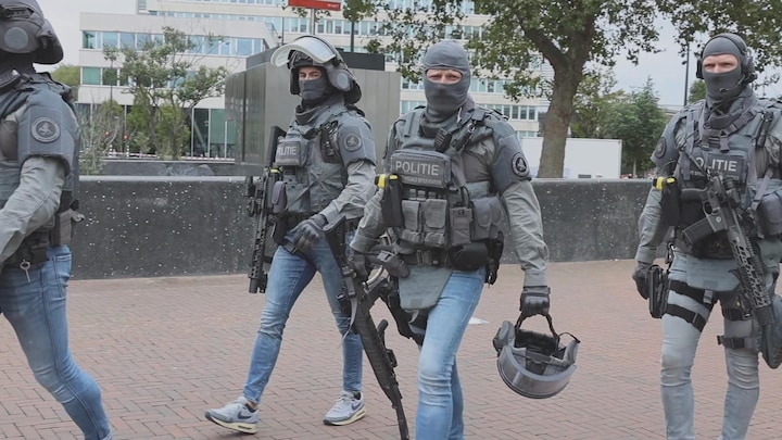 Kijk nu: arrestatieteam gaat Erasmus MC binnen na schietpartij