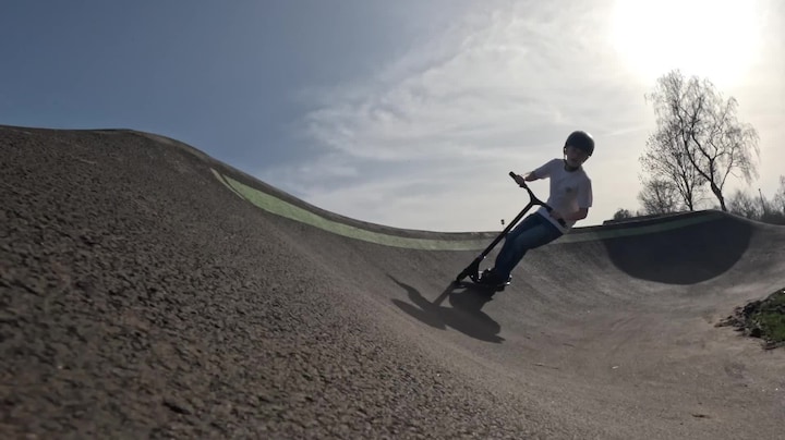 Koen en Hidde (12) hebben eindelijk hun pumptrackbaan