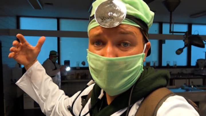 Nederlandse youtubers snuffelen rond in 'verlaten' mortuarium Luik