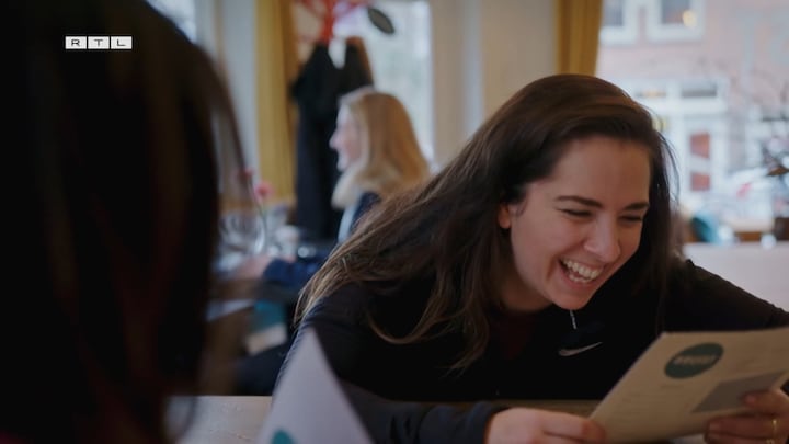 Kimberly en Leslie in hilarische discussie over moedermelk