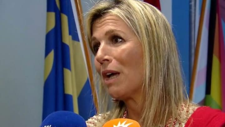 Máxima prijst politienetwerk Roze in Blauw: 'Op de goede weg'