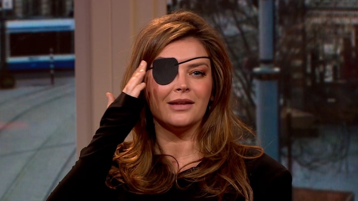 Miljuschka Witzenhausen draagt ooglapje door bijensteek