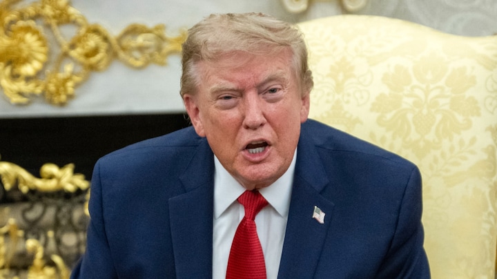 Trump valt uit tegen CNN-reporter: 'Stil, stil, stil, je bent nepnieuws'