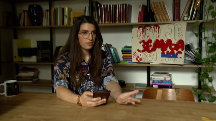 Politiegeweld tegen studenten in Servië: Aleksandra werd op haar hoofd geslagen