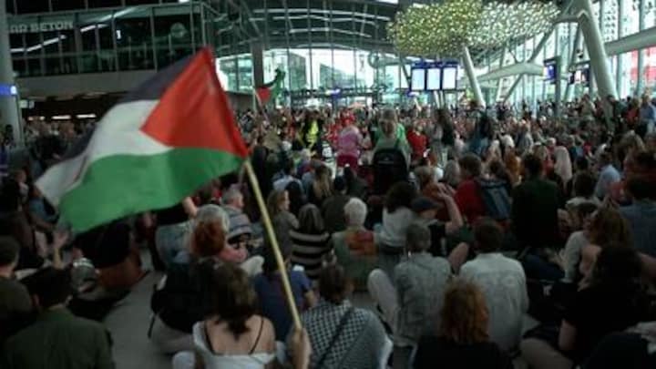 Demonstraties tegen uithongering Gaza op tientallen treinstations