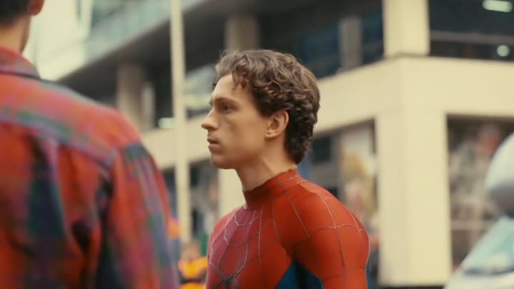 Tom Holland schittert als Spiderman in Glasgow tijdens opnames nieuwe film