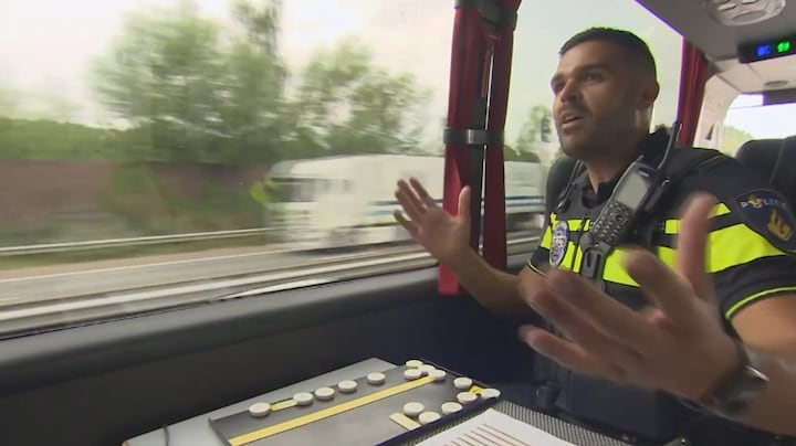 Michiel rijdt mee met de Gluurbus van de politie 