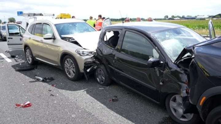 In beeld: Kettingbotsing in beide richtingen op A12 bij Duiven