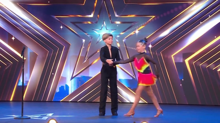 Colin en Alice herpakken zich meteen tijdens een kleine misstap in kwalificatiedans