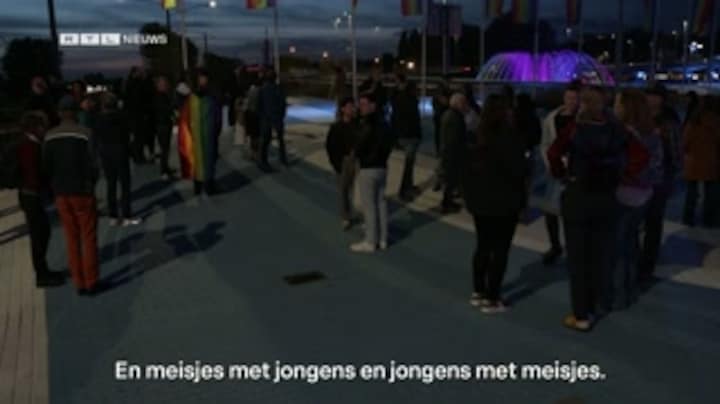 Protest in Arnhem na vernielde regenboogvlaggen: 'Ik vind het hartverscheurend'