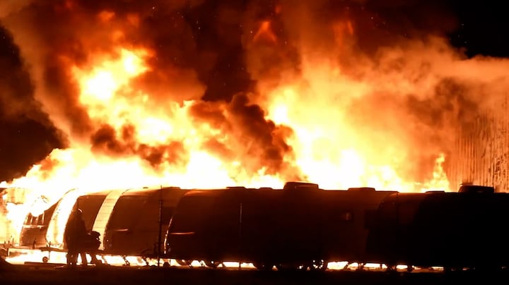 Vlammenzee bij caravanopslag in Brabants dorp Zeeland 