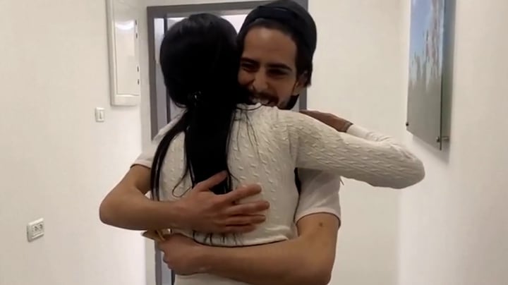 Tranen van geluk in Israël: vrijgelaten gijzelaars na twee jaar terug bij familie