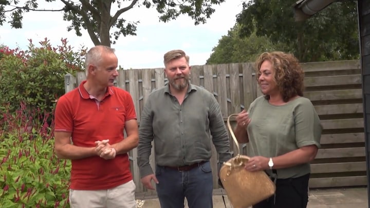 Makelaar Alex van Keulen stuurt vliegtuig de lucht in voor huiszoekenden in Kopen of Slopen