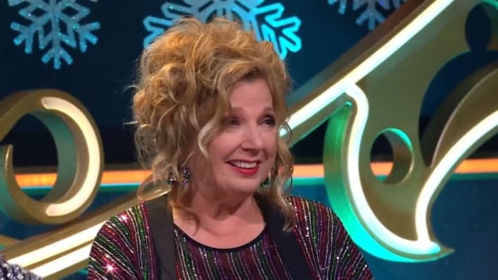 Loretta Schrijver schiet vol in The Masked Singer