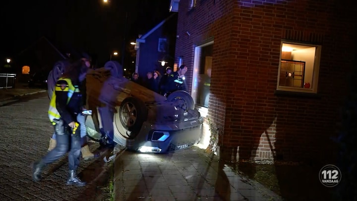 Engeltje op je schouder: over de kop slaande auto mist huis met milimeters