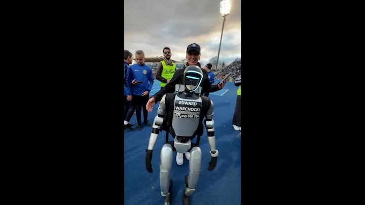 Maak kennis met Edward, de Poolse robot die overal opduikt