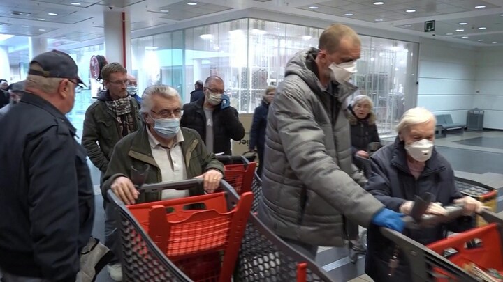 Ouderenuurtje in Belgische supermarkt, alleen 65-plussers welkom