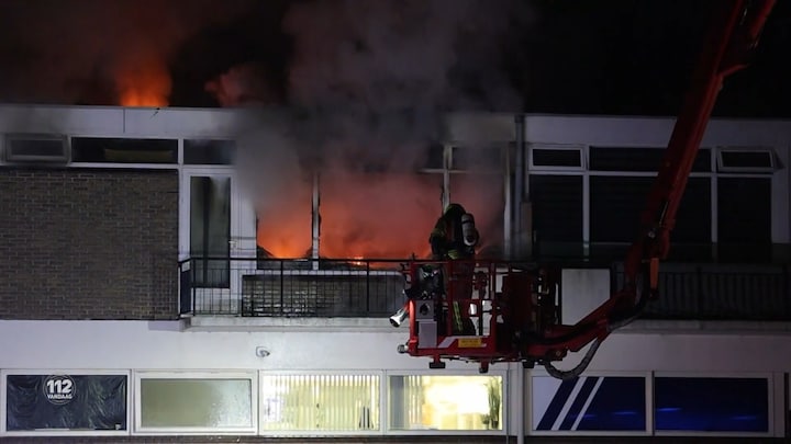 Bewoner wordt midden in vuurzee wakker in Spijkenisse