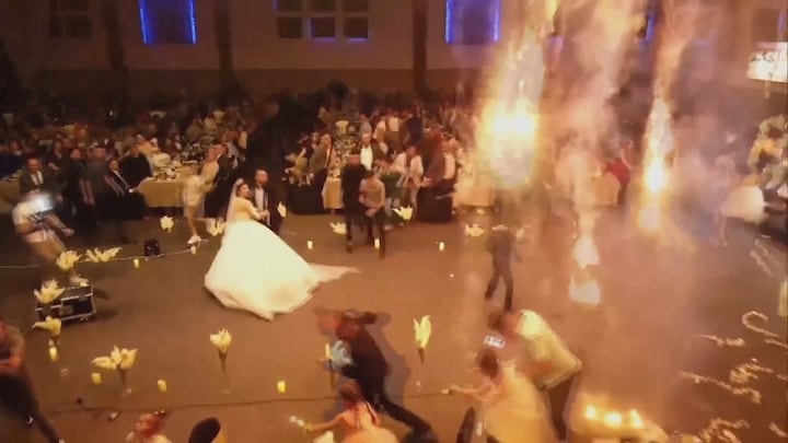 Beeld van moment uitbreken fatale brand bruiloft in Irak 
