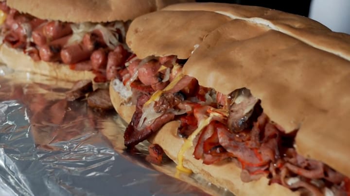 Zo lang als een voetbalveld: wereldrecord langste rij sandwiches