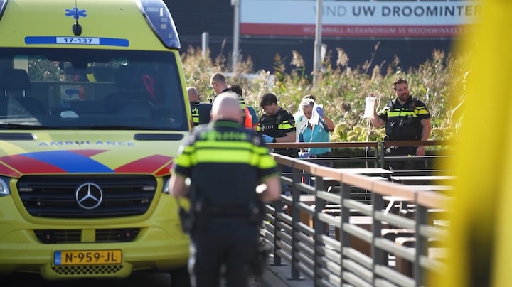 Politie schiet verdachte van fatbikeberoving dood op terras van McDonald's