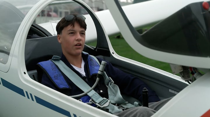 Piepjonge piloot: Mick (14) vliegt solo in een zweefvliegtuig