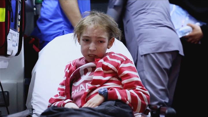 Uitgemergeld en ziek, maar Rahaf (12) uit Gaza krijgt nu hulp: 'Verhaal van hoop'
