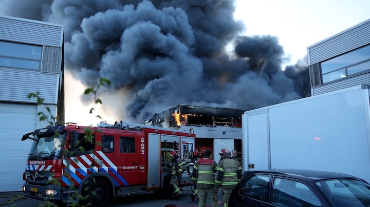 Grote brand veroorzaakt rookwolk over Amsterdam
