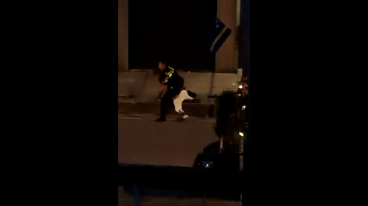 Beelden van aanhouding: fatbikebestuurder (51) overlijdt in Rotterdam
