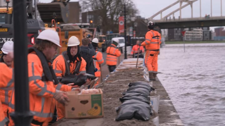 Huizen dreigen onder te lopen langs IJssel in Deventer